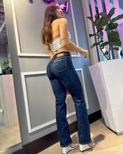 Jeans colombiano levanta cola Naila 2